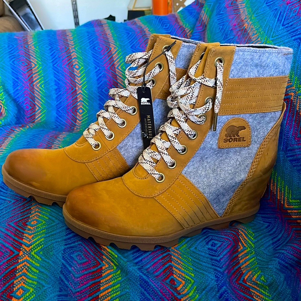 NWT Sorel Waterproof Wedge Boots